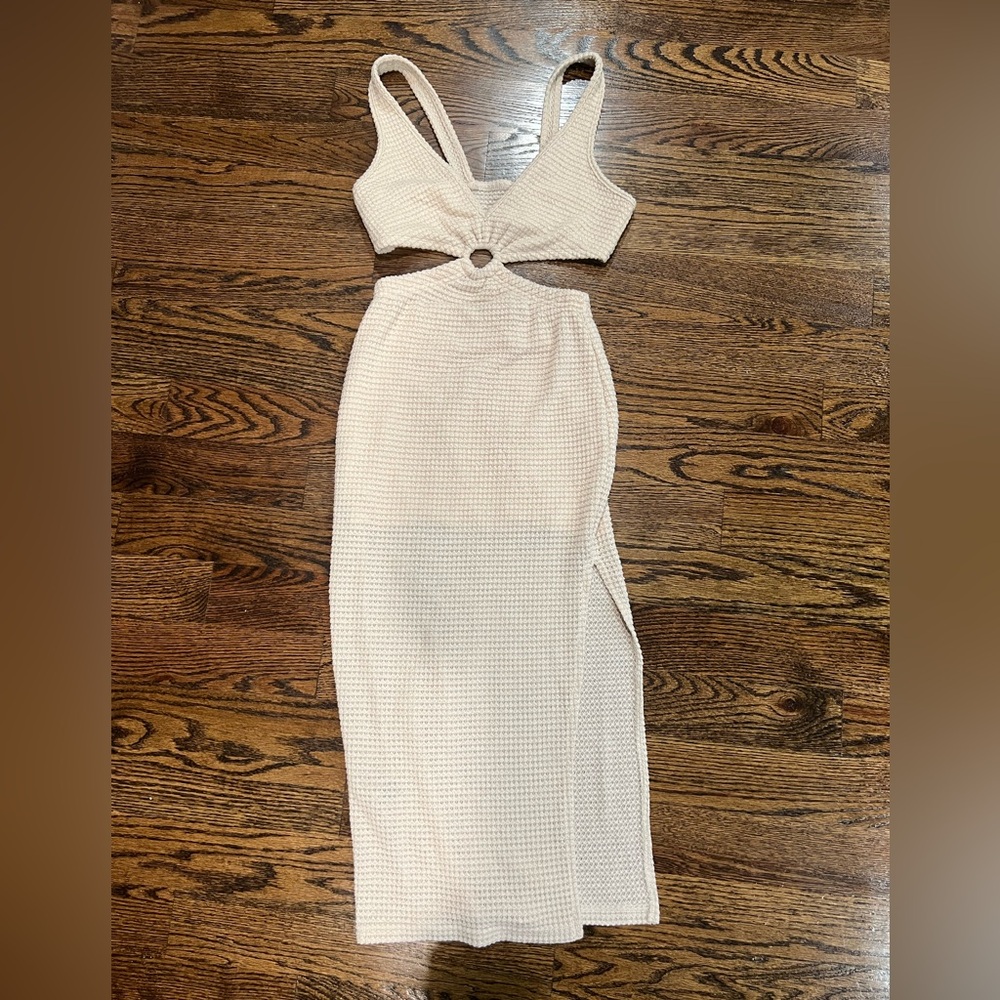Elegant Cream Sleeveless Dress